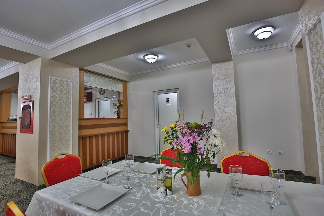 Hotel Raxand Residence Mioveni Exterior photo