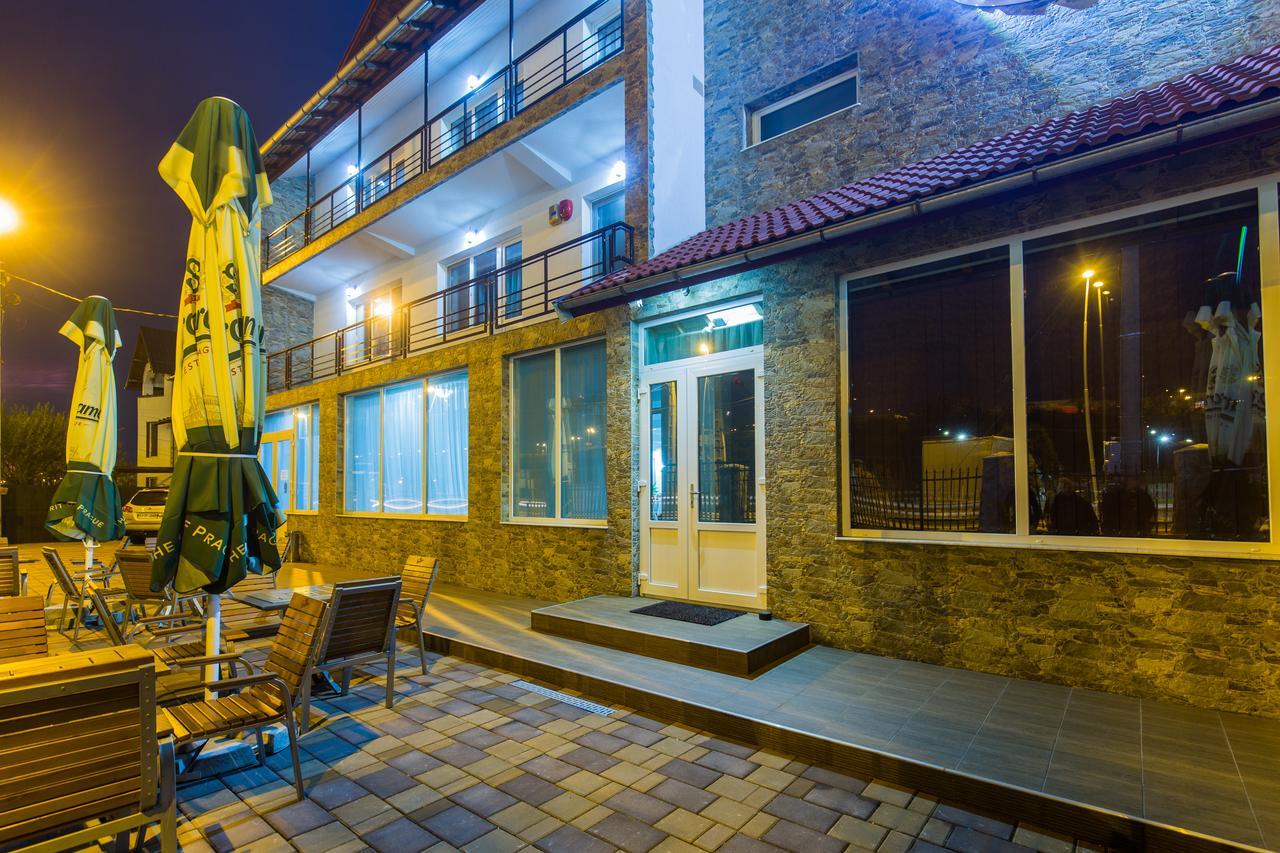 Hotel Raxand Residence Mioveni Exterior photo