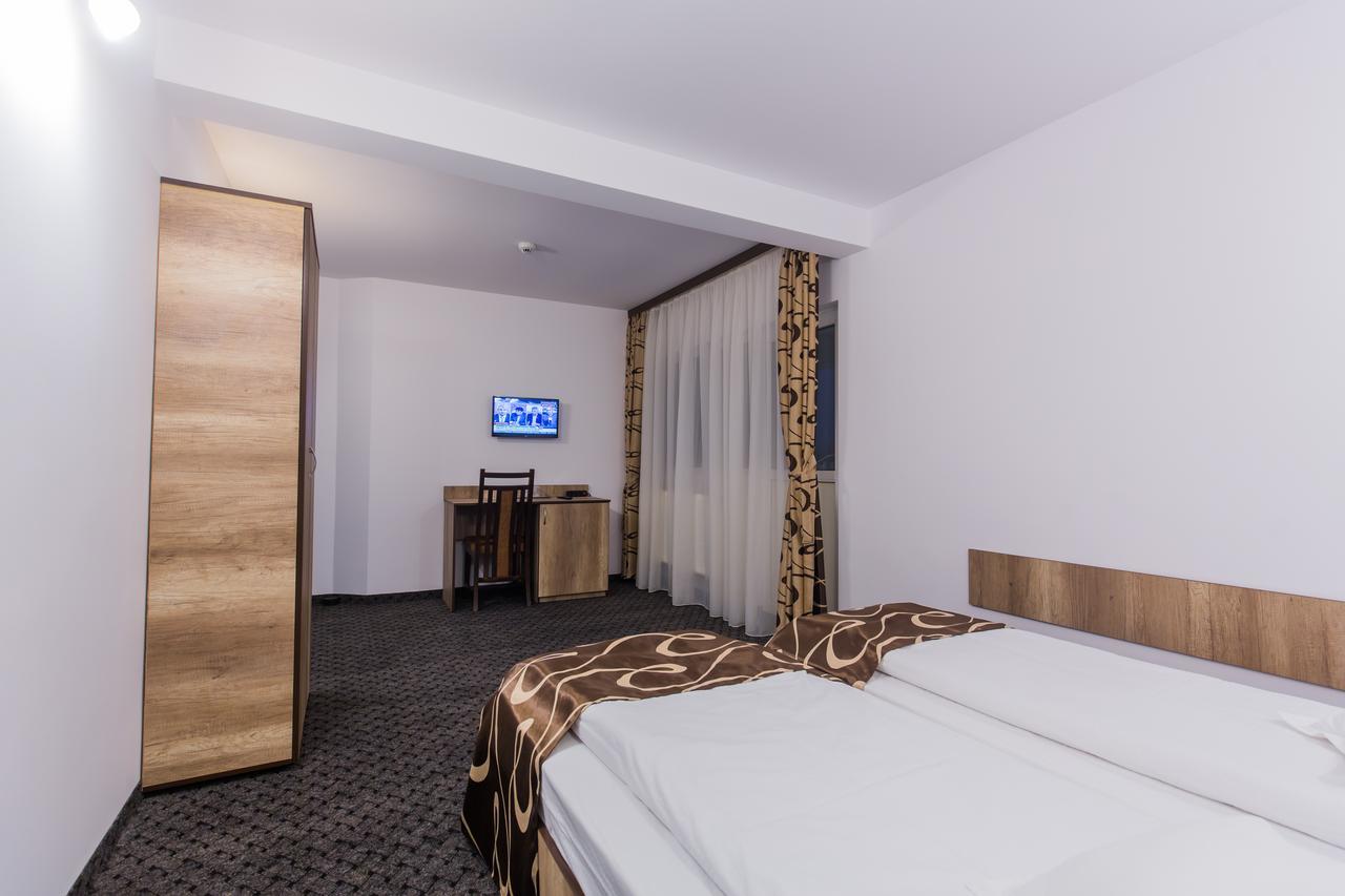 Hotel Raxand Residence Mioveni Exterior photo